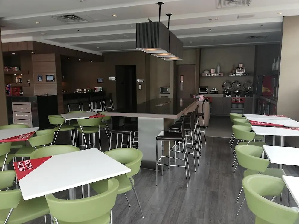 Hampton By Hilton Cali Hotel