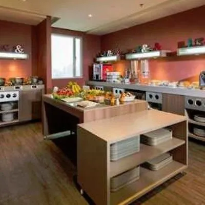 Hampton By Hilton Cali Hotel