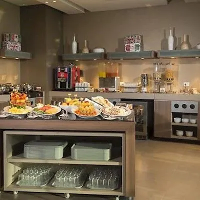 Hotel Hampton By Hilton Cali