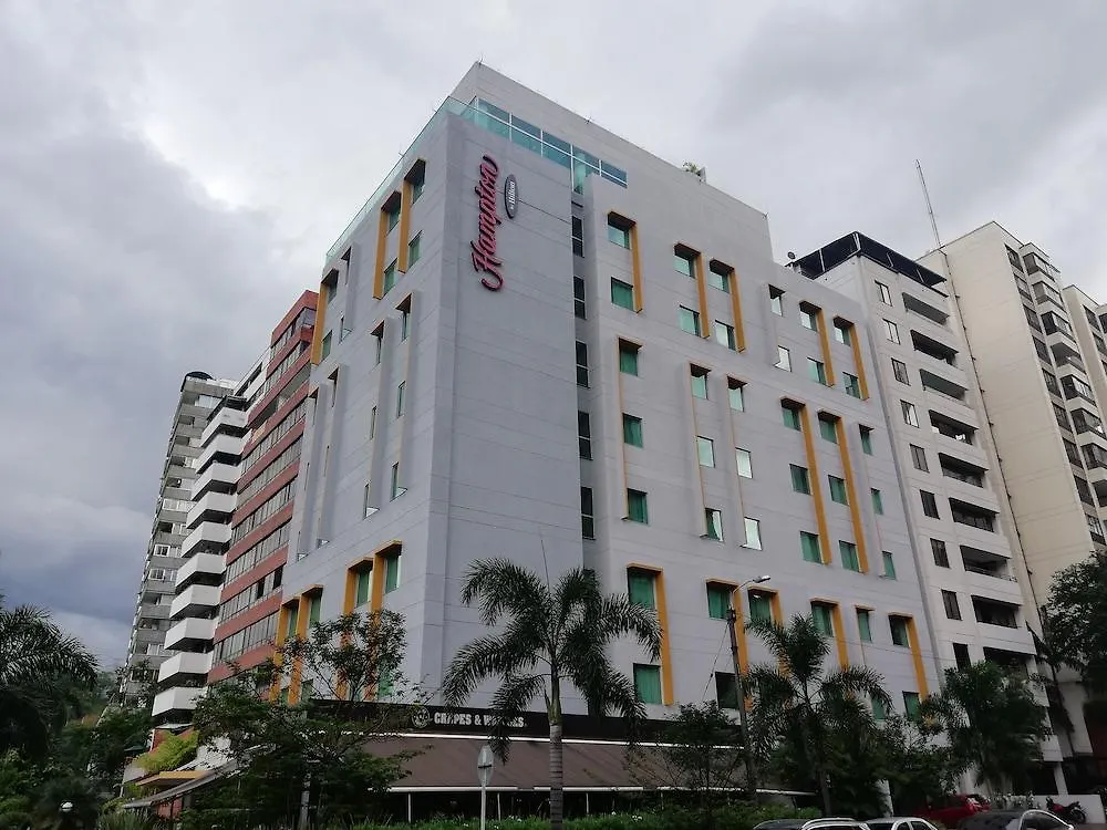 Hampton By Hilton Cali Hotel