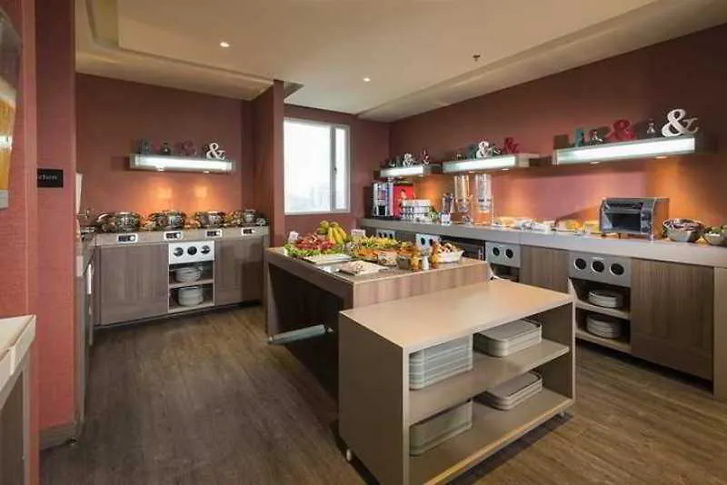Hampton By Hilton Cali Hotel