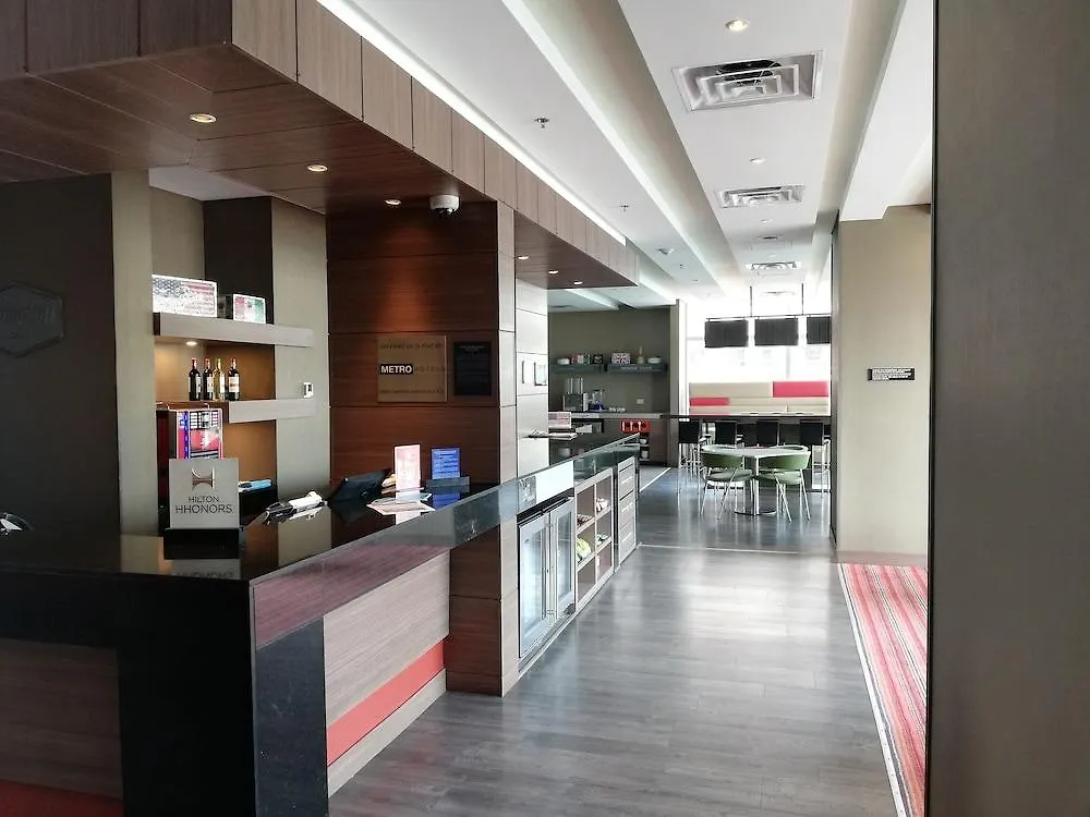 Hampton By Hilton Cali Hotel