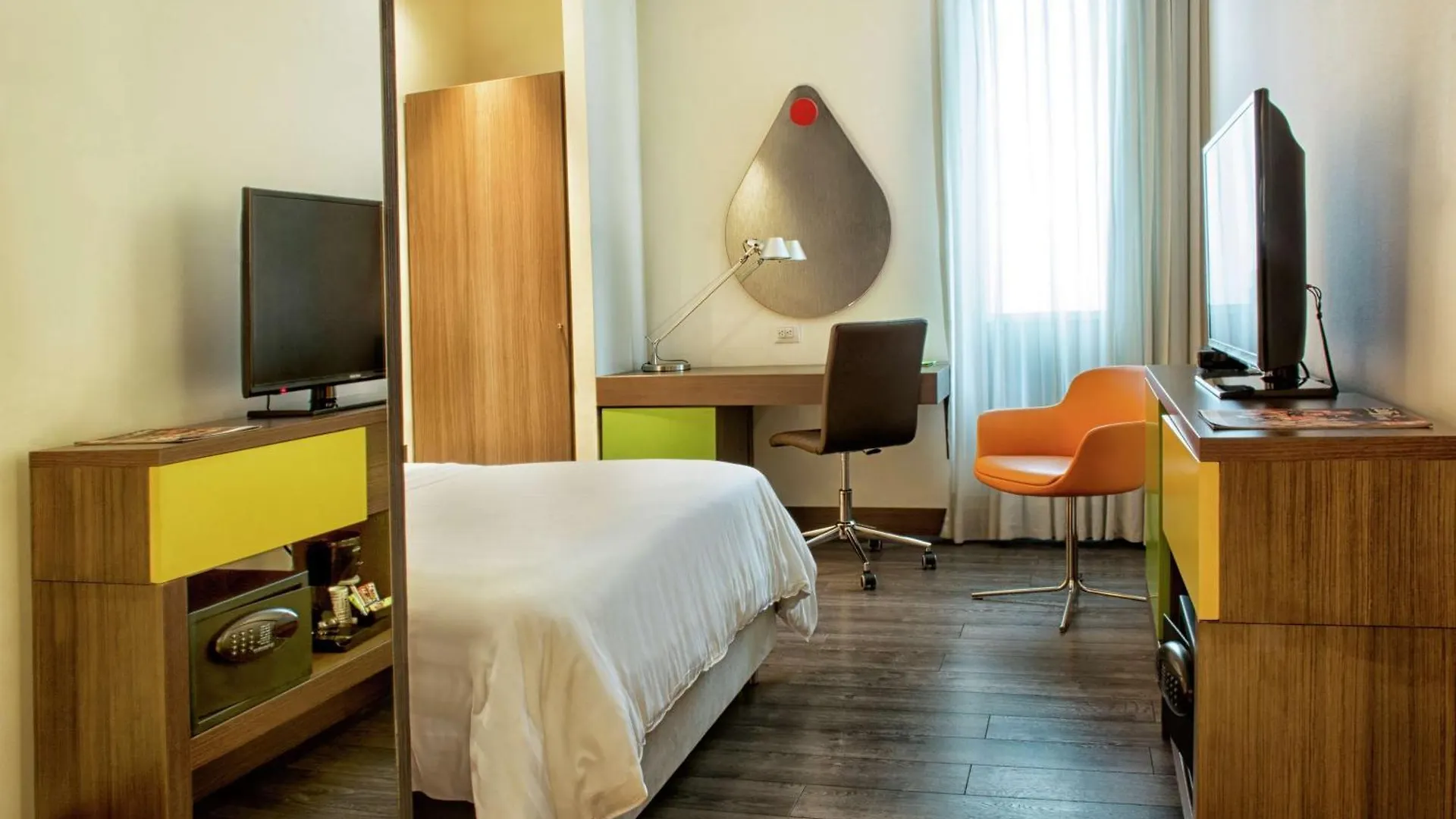 Hampton By Hilton Cali Hotel