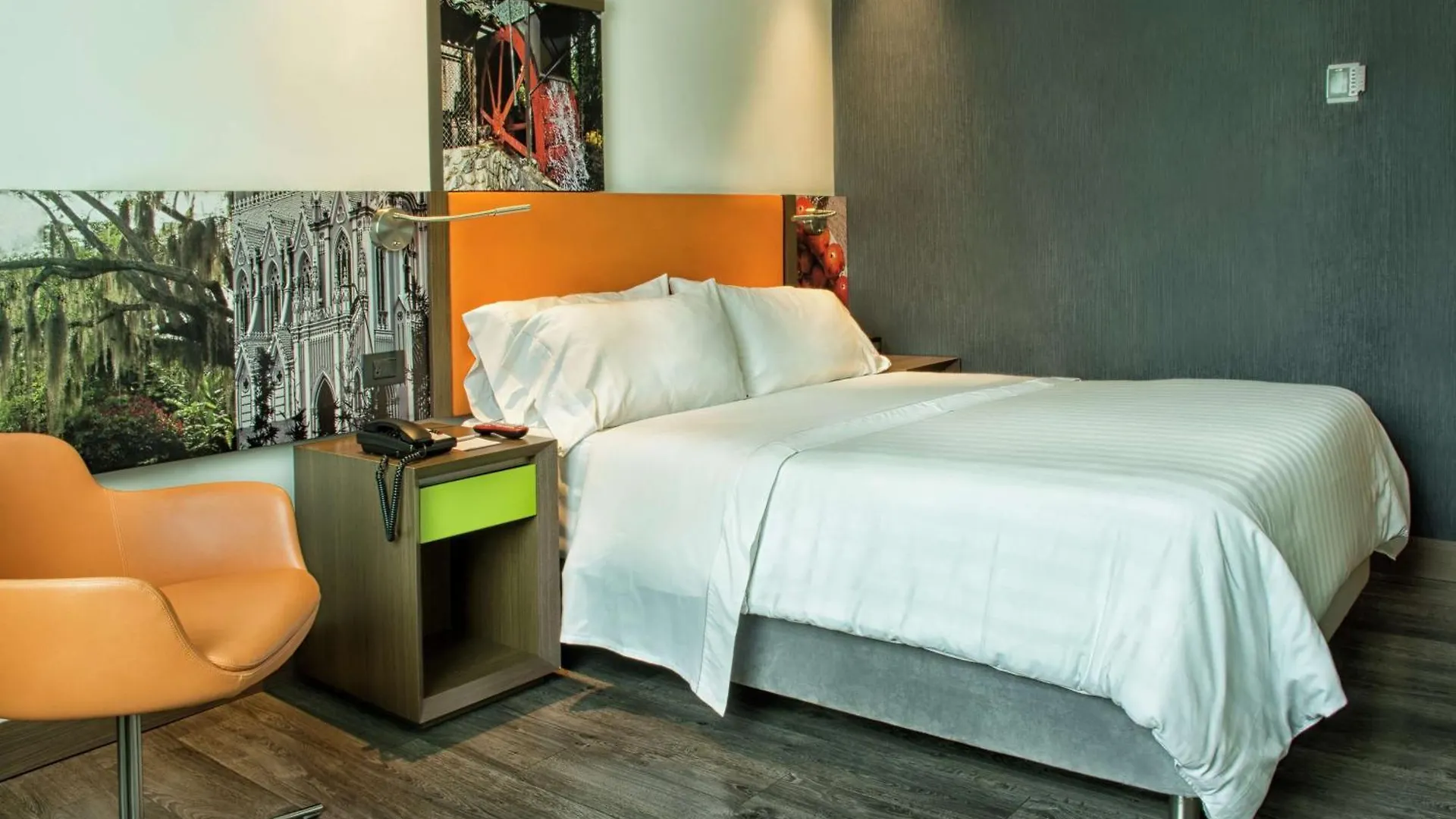 Hampton By Hilton Cali Hotel