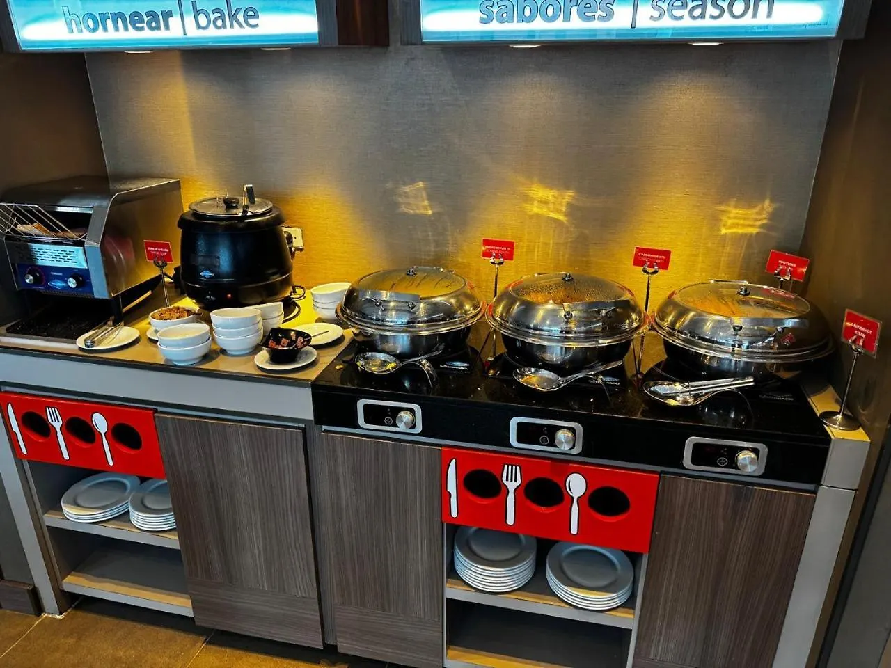 Hampton By Hilton Cali Hotel