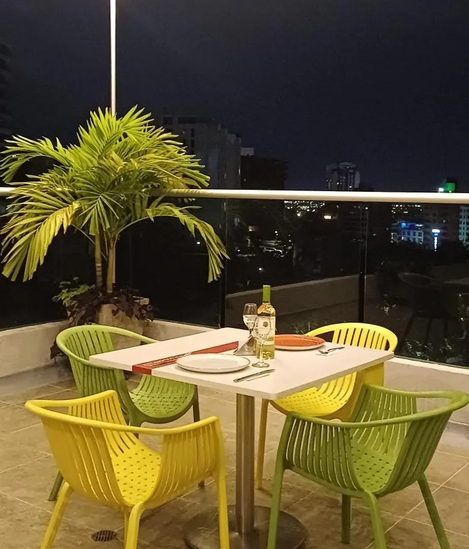 Hampton By Hilton Cali Hotel