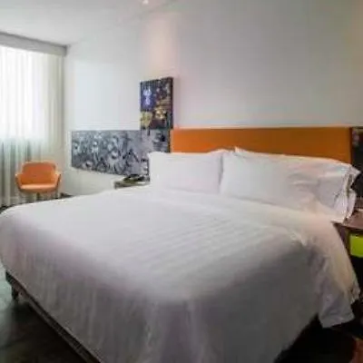 Hampton By Hilton Cali Hotel